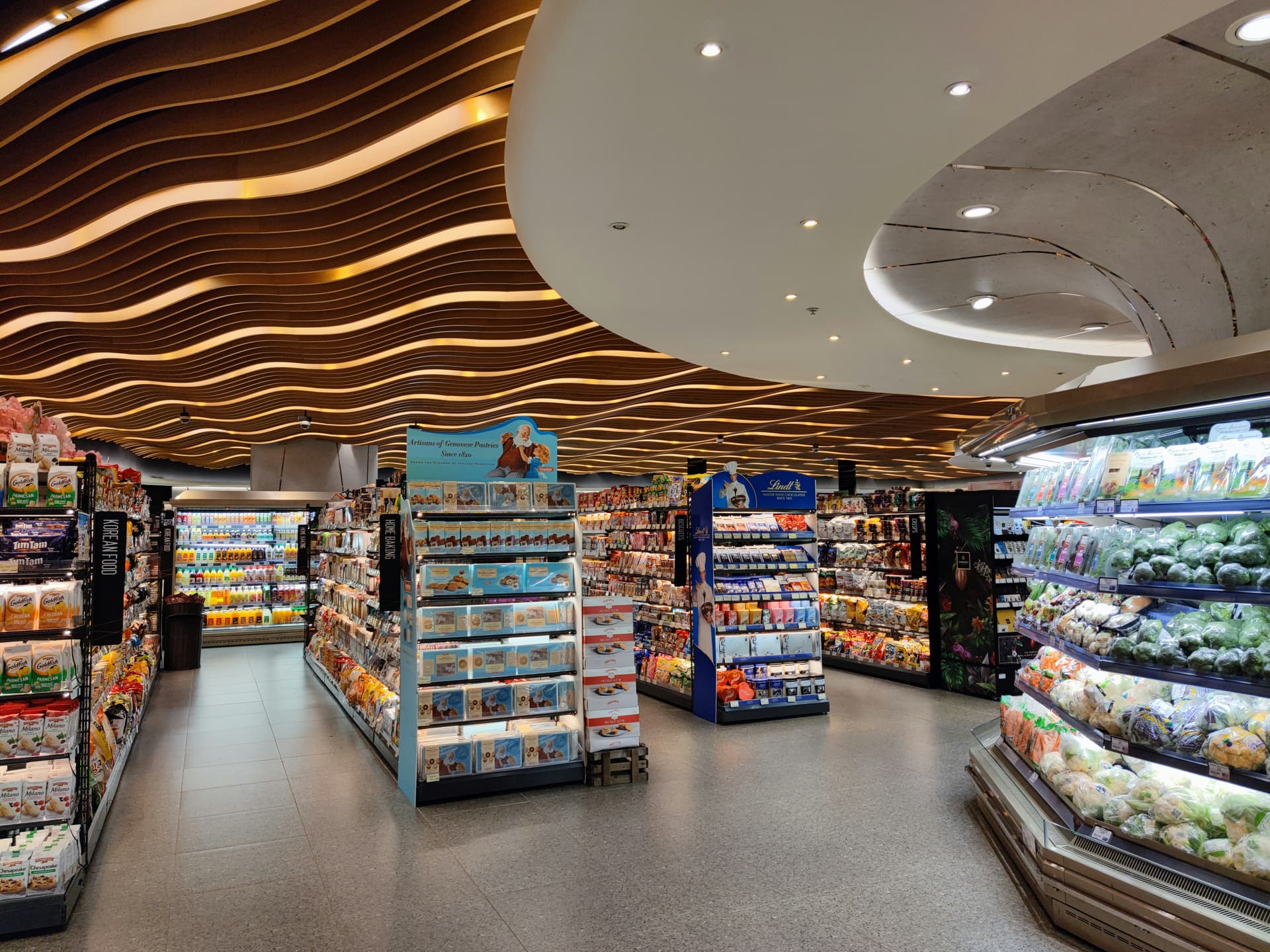 Salesforce architecture across commerce and order management