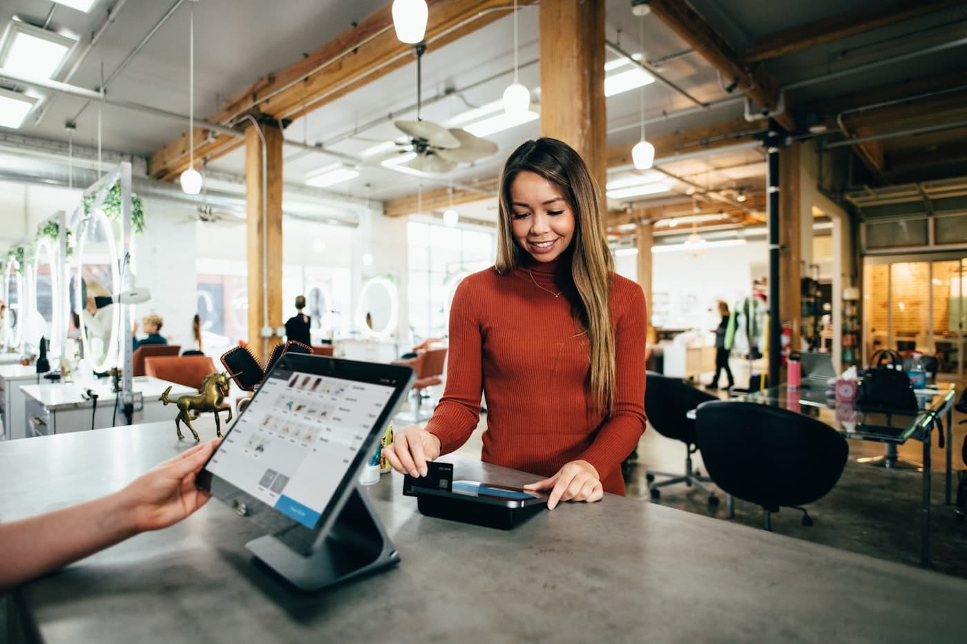 Verbundene Salesforce-Systeme für Commerce und Kundendaten